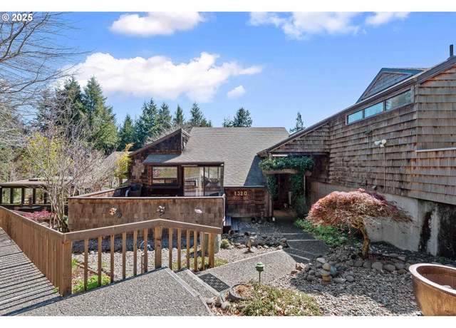 Property at 1320 Ingersoll St, Coos Bay, OR 97420, 2 beds, 2.5 baths