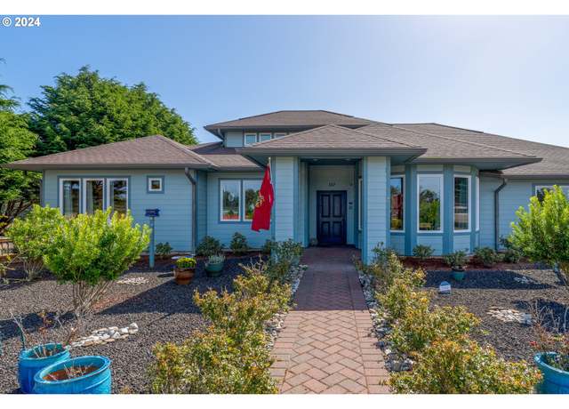 Property at 557 Shearwater Cir, Bandon, OR 97411, 3 beds, 2 baths