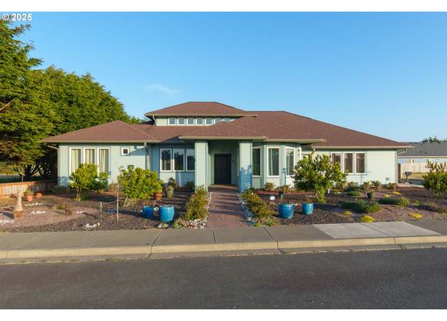 Property at 557 Shearwater Cir, Bandon, OR 97411, 3 beds, 2 baths