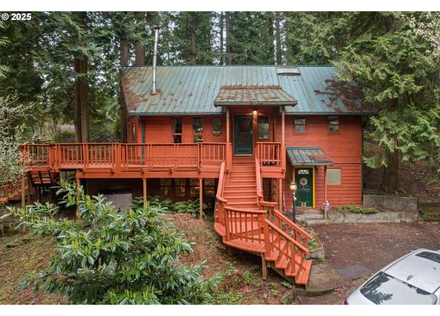 Property at 3523 SW 13th Ave, Portland, OR 97239, 2 beds, 2.5 baths