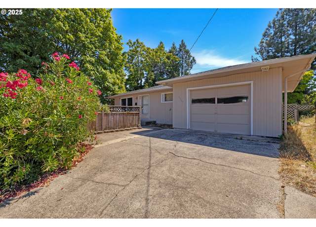 Property at 1157 NE Malheur Ave, Roseburg, OR 97470, 3 beds, 1 bath