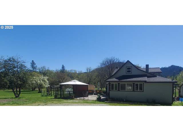 Property at 149 Trail Marker Ln, Glendale, OR 97442, 3 beds, 2 baths