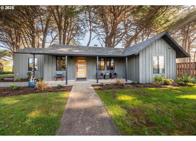 Property at 390 4th St SW, Bandon, OR 97411, 2 beds, 1.5 baths
