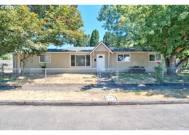 Property at 10434 SE 29th Ave, Milwaukie, OR 97222, 3 beds, 1 bath