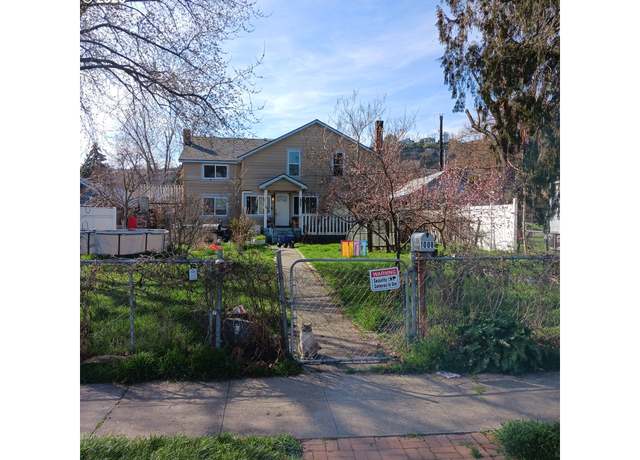 Property at 1008 E 12th St, The Dalles, OR 97058, 5 beds, 2 baths