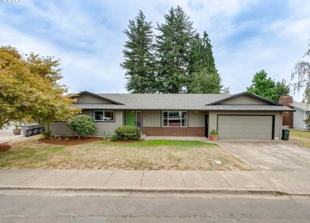 Property at 914 NE 26th St, Mcminnville, OR 97128, 3 beds, 2 baths
