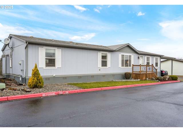 Property at 1015 Oak St #103, Silverton, OR 97381, 3 beds, 2 baths