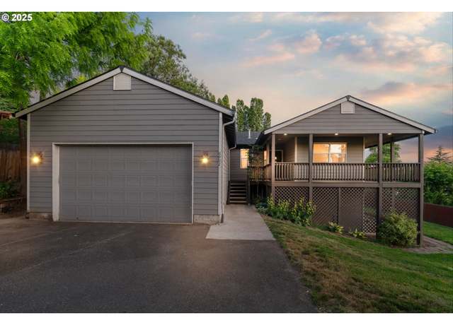 Property at 6902 SW Taylors Ferry Rd, Portland, OR 97223, 4 beds, 2.5 baths