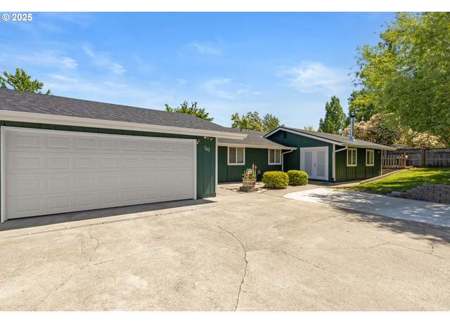 Property at 140 Peppertree Ct, Roseburg, OR 97471, 5 beds, 3 baths