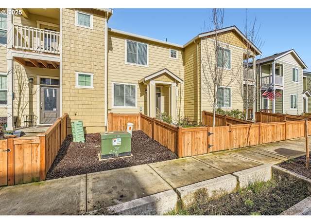 Property at 15526 NE 70th St, Vancouver, WA 98682, 3 beds, 2.5 baths