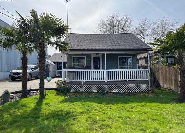 Property at 428 W Monroe St, Carlton, OR 97111, 3 beds, 2 baths