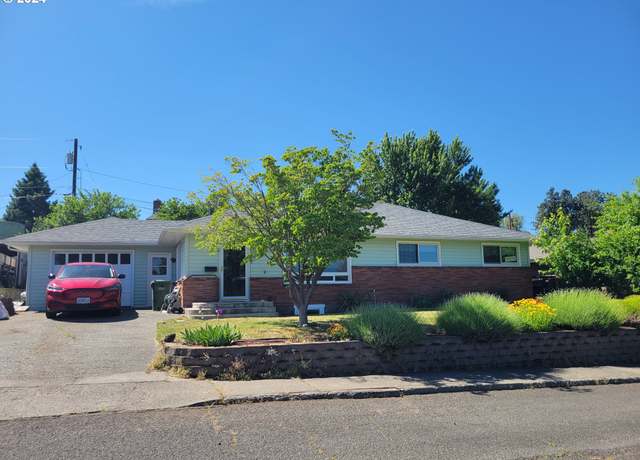 Property at 330 W 21st St, The Dalles, OR 97058, 2 beds, 2 baths