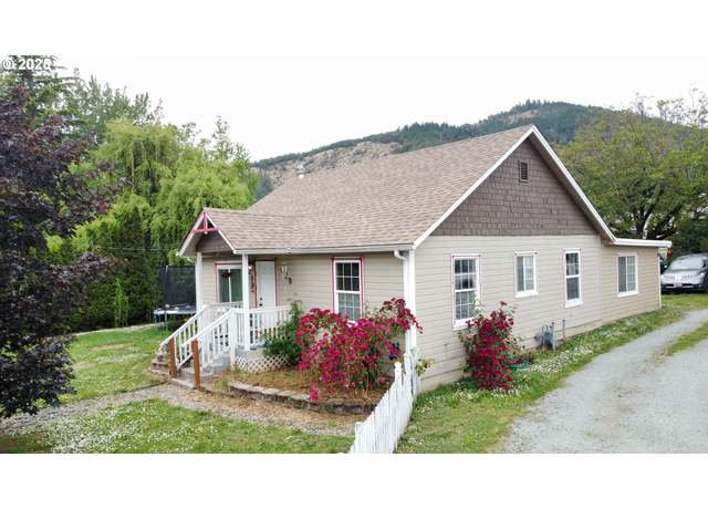 Property at 629 NE Johnson St, Myrtle Creek, OR 97457, 3 beds, 1.5 baths
