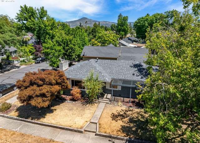 Property at 112 Rose Ave, Medford, OR 97501, 2 beds, 1 bath