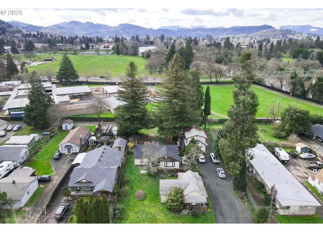 Property at 462 W Ballf St, Roseburg, OR 97471, 5 beds, 8 baths