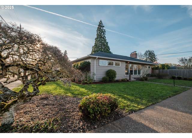 Property at 828 Lawnridge St, Albany, OR 97321, 4 beds, 2 baths