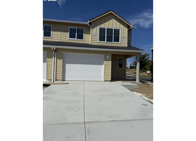 Property at 1718 NW 18th St, Battle Ground, WA 98604, 3 beds, 2.5 baths