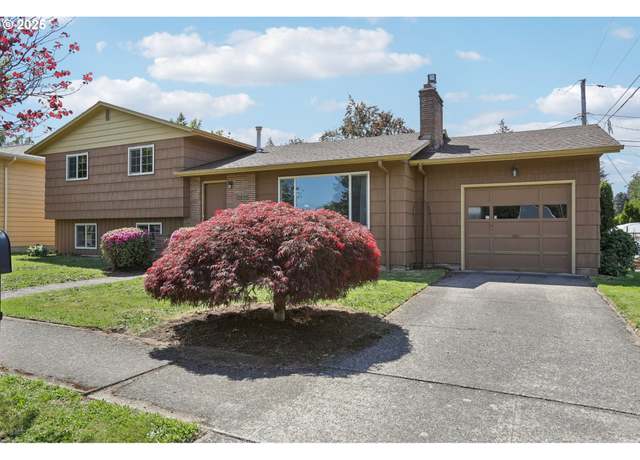 Property at 3425 SE 159th Ave, Portland, OR 97236, 3 beds, 2 baths