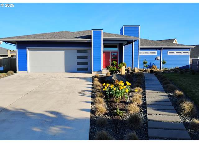 Property at 2638 Cedar Loop Dr, Bandon, OR 97411, 3 beds, 2.5 baths