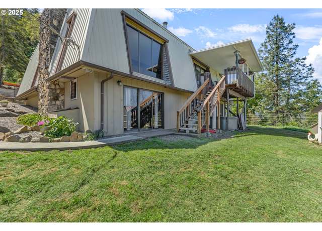 Property at 331 Hemlock Ln, Roseburg, OR 97471, 6 beds, 2 baths