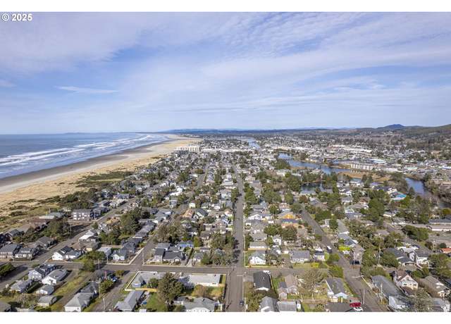 Property at 2149 S Franklin St, Seaside, OR 97138, 11 beds, 8 baths