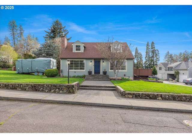 Property at 710 W 19th St, The Dalles, OR 97058, 4 beds, 2 baths