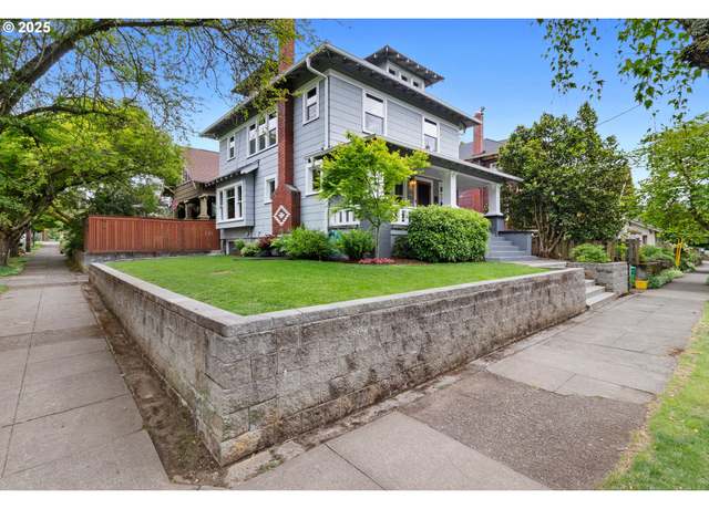 Property at 2006 SE 41st Ave, Portland, OR 97214, 3 beds, 1.5 baths