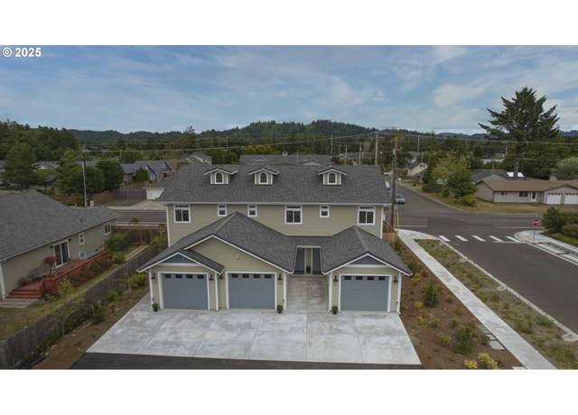 Property at 1595 37th St, Florence, OR 97439, 2 beds, 2.5 baths