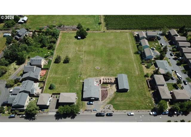 Property at 1111 29th St, Hood River, OR 97031, 4 beds, 2 baths