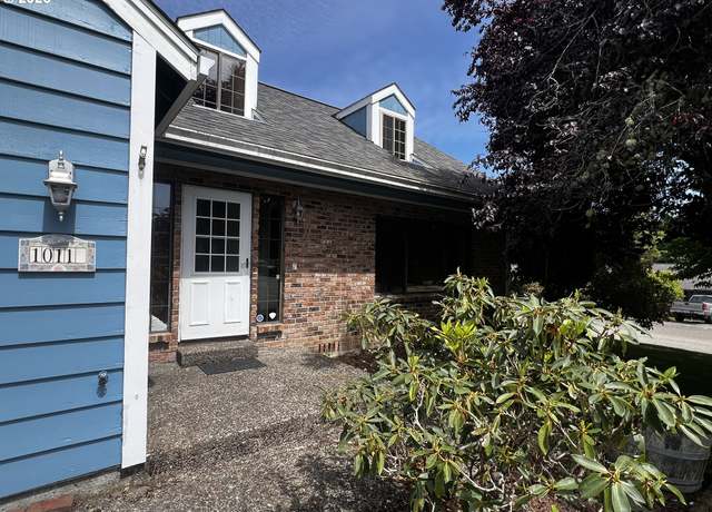 Property at 1011 Heather Ct, Reedsport, OR 97467, 3 beds, 2.5 baths