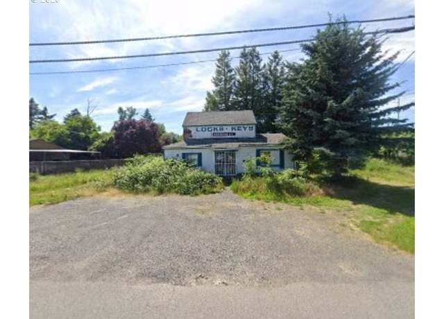 Property at 9301 SE Wichita Ave, Milwaukie, OR 97222, 4 beds, 1 bath
