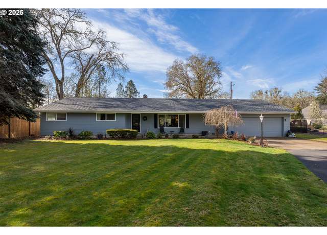 Property at 938 Echo Dr, Roseburg, OR 97470, 3 beds, 2.5 baths