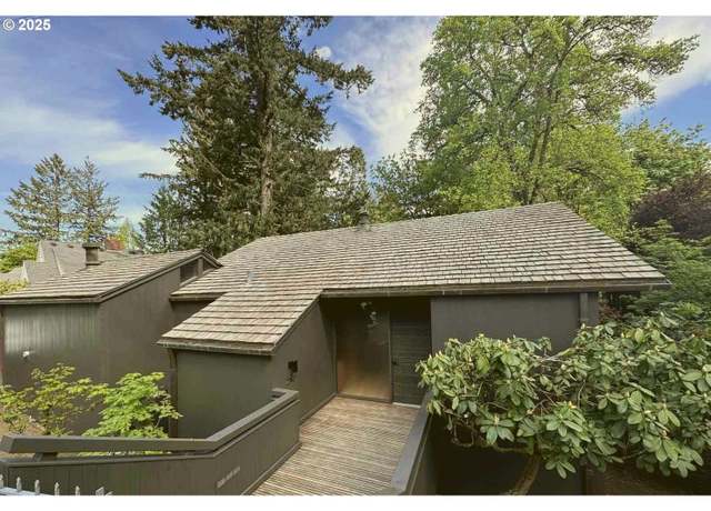 Property at 2748 SW Talbot Rd, Portland, OR 97201, 5 beds, 3.5 baths