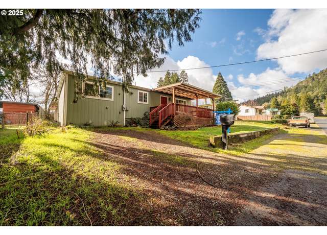 Property at 680 NE Laurance St, Myrtle Creek, OR 97457, 3 beds, 1 bath