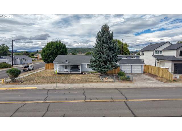 Property at 501 E Collins St, Goldendale, WA 98620, 4 beds, 2 baths