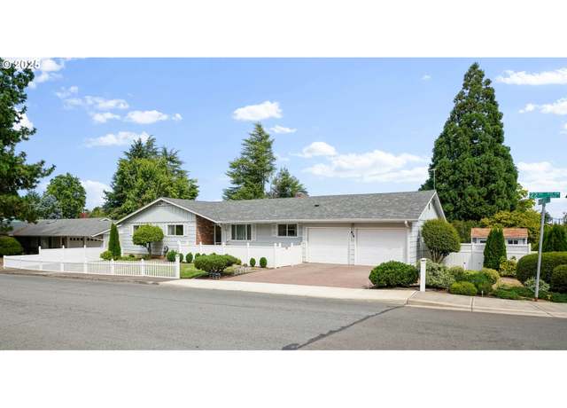 Property at 810 22nd Ave NW, Salem, OR 97304, 5 beds, 3 baths