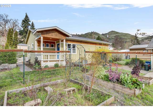 Property at 419 State St, Lyle, WA 98635, 2 beds, 1.5 baths