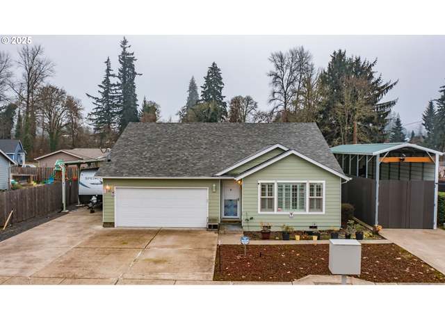 Property at 951 Poplar St, Sweet Home, OR 97386, 3 beds, 2 baths