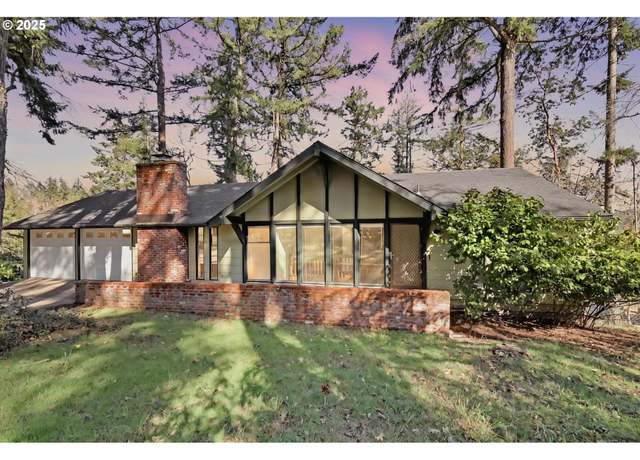 Property at 324 Brookside Dr, Eugene, OR 97405, 4 beds, 2.5 baths