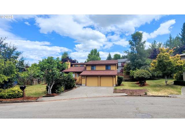 Property at 6818 SE 114th Ave, Portland, OR 97266, 3 beds, 2.5 baths