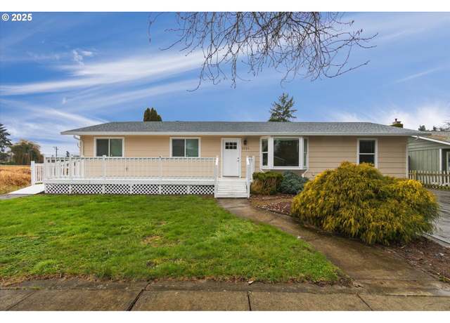 Property at 2225 48th Ave, Longview, WA 98632, 3 beds, 2 baths
