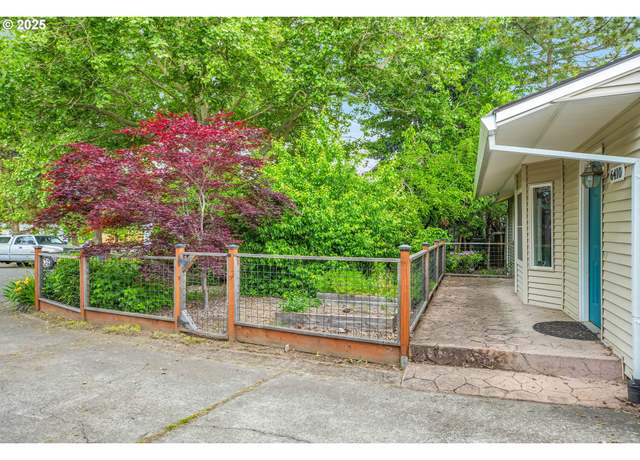 Property at 6410 SW 204th Pl, Beaverton, OR 97078, 4 beds, 2 baths