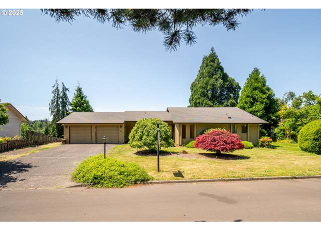 Property at 2309 NE 45th Cir, Vancouver, WA 98663, 2 beds, 2 baths