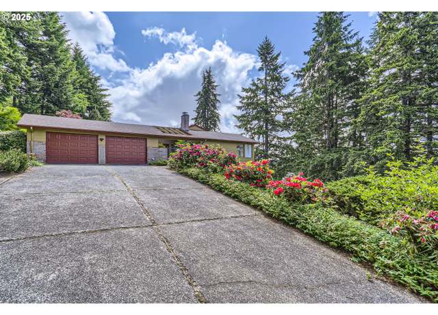Property at 14020 SE 215th Ct, Damascus, OR 97089, 5 beds, 3 baths
