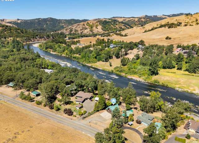 Property at 444 Whistlers Ln, Roseburg, OR 97470, 2 beds, 2 baths