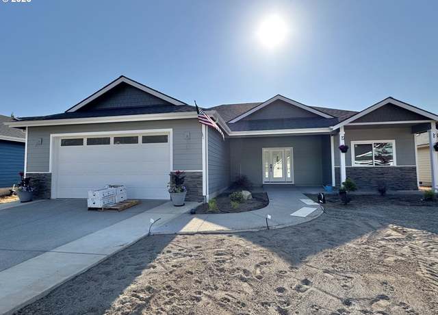 Property at 1236 Lighthouse Ln, Brookings, OR 97415, 3 beds, 2 baths