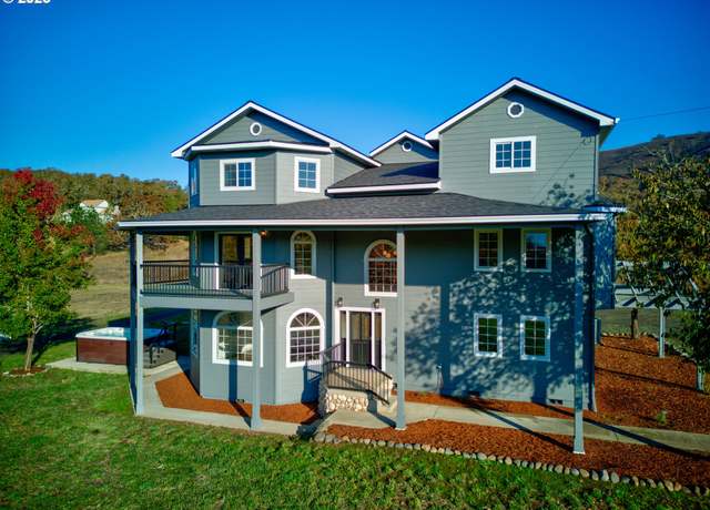 Property at 1381 Echo Dr, Roseburg, OR 97470, 5 beds, 3 baths