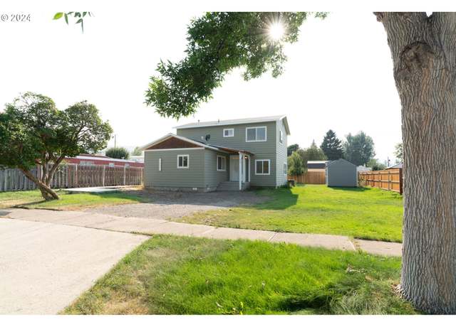 Property at 935 Walnut St, Baker City, OR 97814, 3 beds, 3 baths