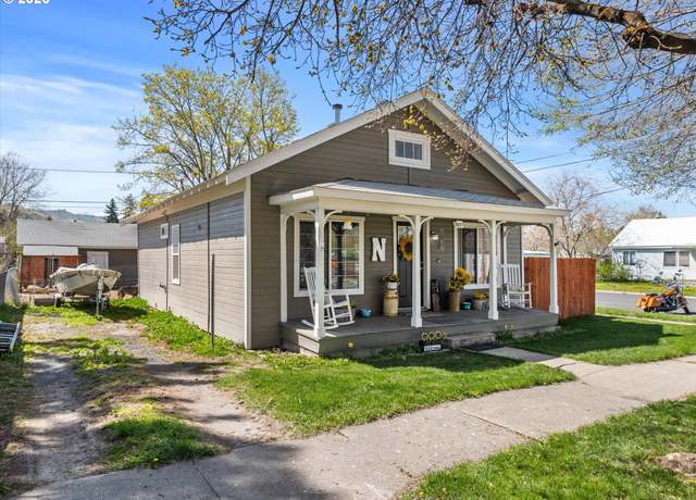 Property at 1037 Walnut St, Baker City, OR 97814, 3 beds, 1 bath