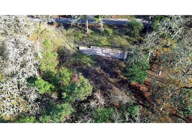 Property at 1365 SE Laurel Ct, Roseburg, OR 97470